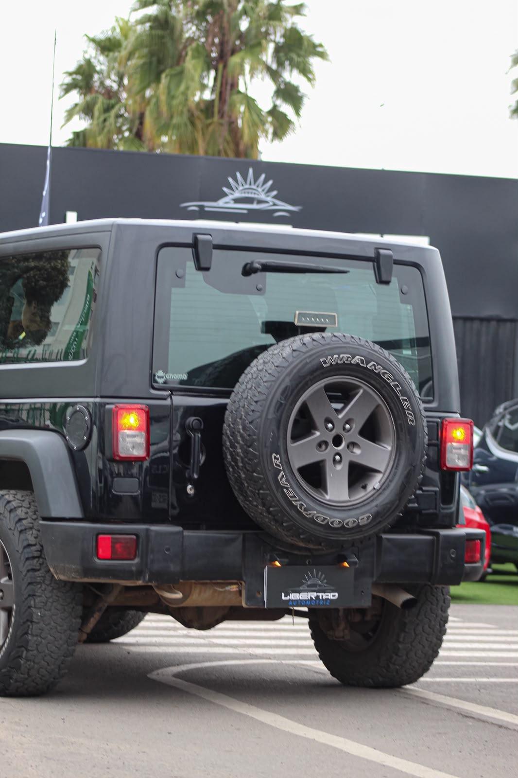 Jeep Wrangler Sport — foto 3 de 10